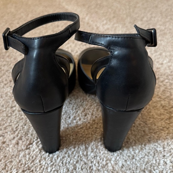 Chinese Laundry | Black Ankle Strap Platform Heels 7.5 - Picture 3 of 6